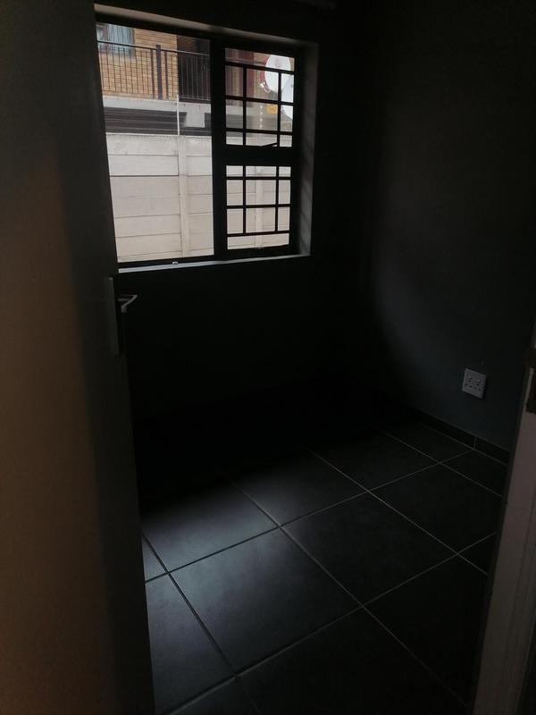 To Let 1 Bedroom Property for Rent in Goodwood Central Western Cape
